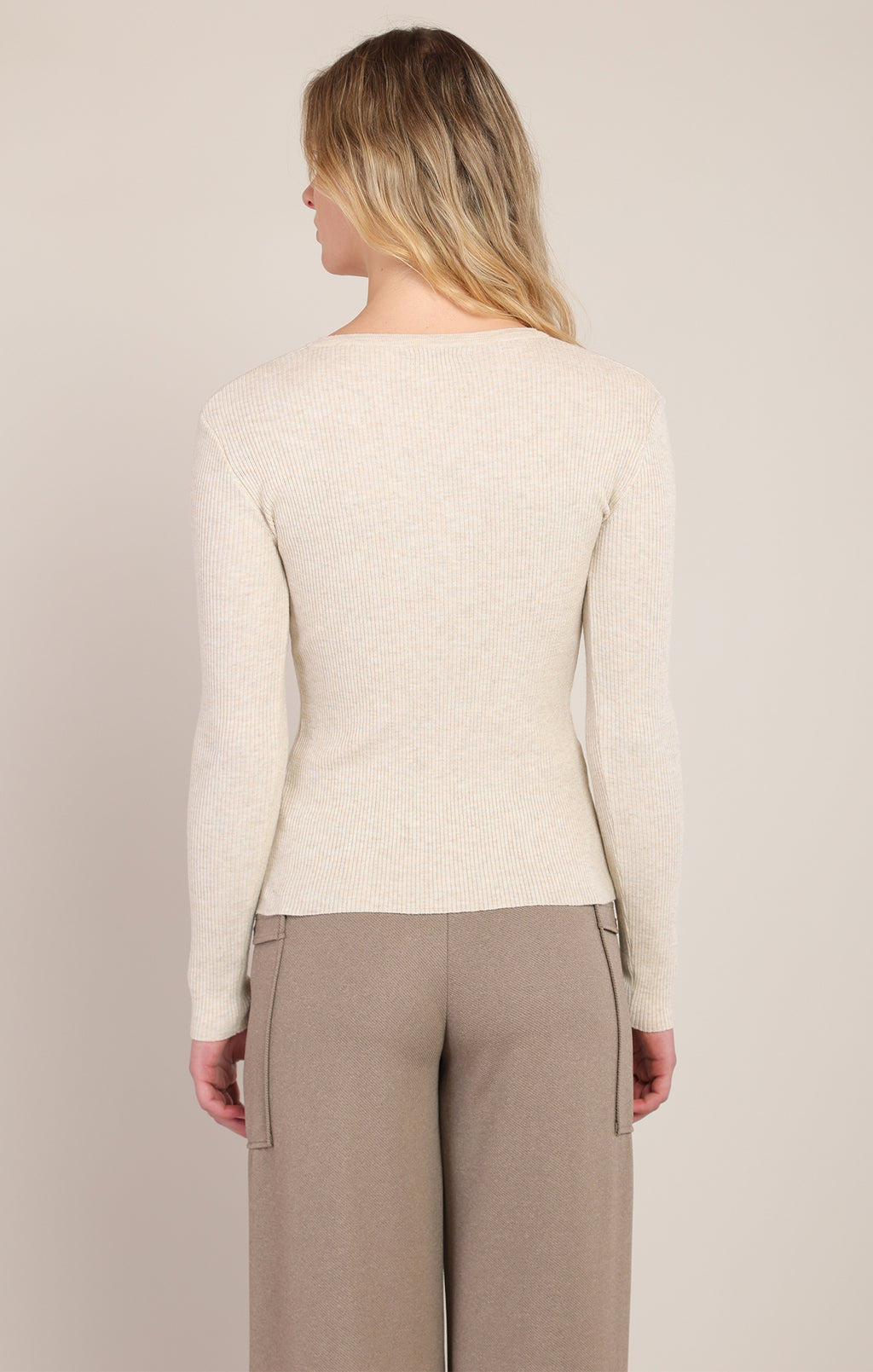  Room 34 ivory fitted ribbed V-neck sweater with taupe cargo trousers